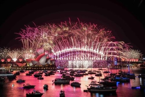 Pháo hoa chào đón năm 2025 rực sáng tại Sydney