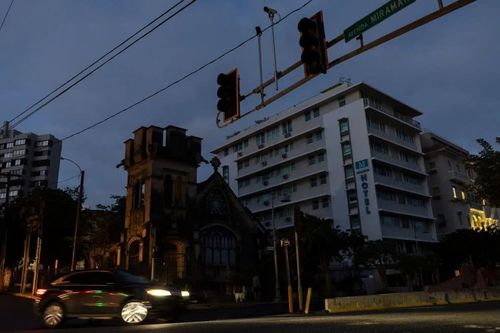 Puerto Rico bỗng dưng mất điện đêm giao thừa