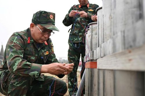 Cận cảnh trận địa pháo hoa chào đón Tết Dương lịch 2025 tại Hà Nội