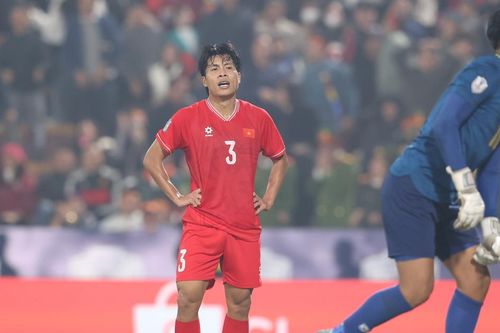 Bài toán 'đôi cánh' của đội tuyển Việt Nam