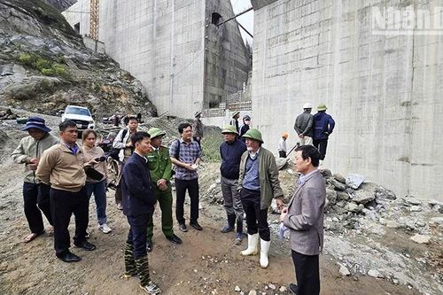Kon Tum: Khắc phục hậu quả tai nạn và khẩn trương tìm kiếm 2 nạn nhân còn mất tích