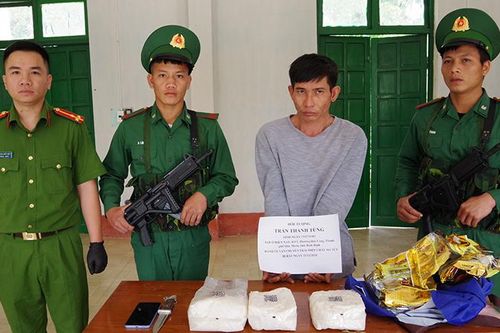 Kon Tum: Bắt đối tượng vận chuyển khoảng 3kg ma túy