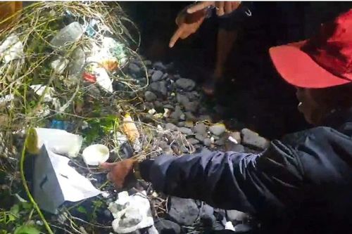 Người dân Quảng Ngãi nhặt 5kg nghi ma túy trôi vào bờ biển