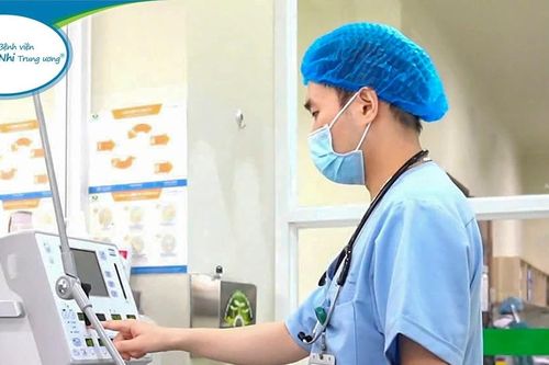 Cấp cứu bệnh nhi ngừng thở do dây mũ áo thắt ngang cổ