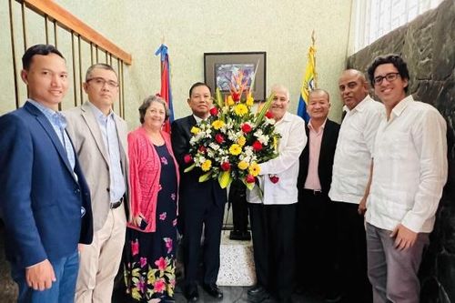Đại sứ quán Việt Nam tại Venezuela chúc mừng Quốc khánh Cuba