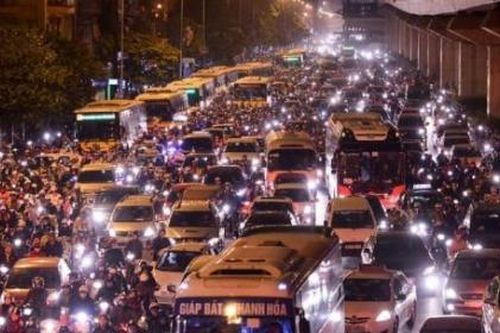 Từ ngày 1/1/2025, thời gian bắt buộc bật đèn xe sẽ thay đổi