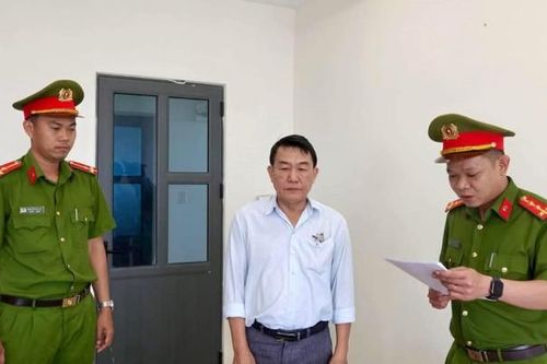 Khởi tố nguyên Chủ tịch UBND phường ở Bình Thuận liên quan xác nhận cấp sổ đỏ