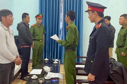 Bắt tạm giam Trưởng phòng Quản lý đô thị TP Hội An và cấp dưới về tội nhận hối lộ