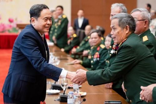 Chủ tịch Quốc hội Trần Thanh Mẫn gặp mặt Đoàn đại biểu người có công Trung đoàn 271 Quân khu Trị Thiên