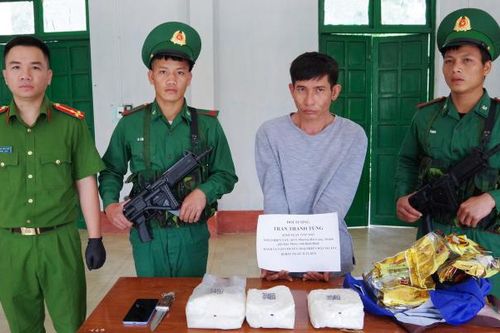 Kon Tum: Bắt đối tượng vận chuyển 3kg ma túy từ Lào về Việt Nam với 15 triệu tiền công