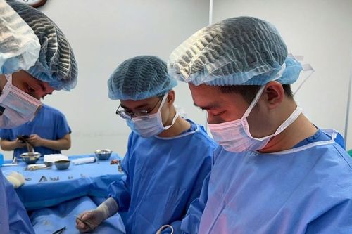 Rủi ro tiềm ẩn trong 'cơn sốt' làm đẹp đón Tết