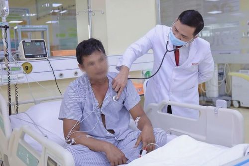Bạc Liêu: Nam thanh niên dọn rẫy bị ong vò vẽ đốt hơn 50 vết
