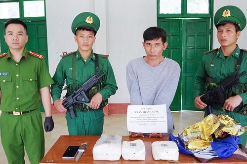 Bắt đối tượng vận chuyển 3 kg ma túy