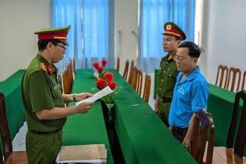Khởi tố cựu chủ tịch Liên đoàn Lao động huyện ở Trà Vinh