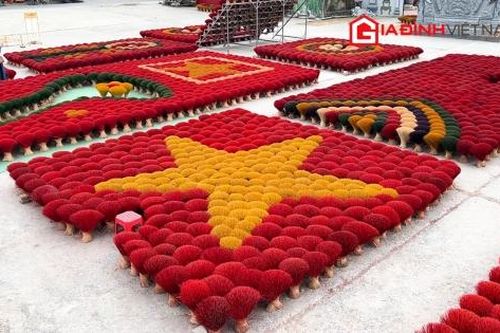 Theo chân du khách thăm làng nghề tăm hương trăm tuổi ở Hà Nội