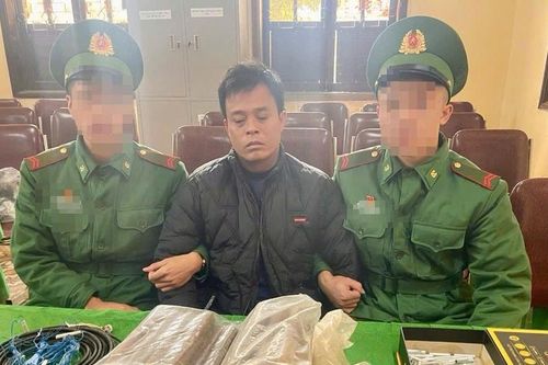 Bắt thuyền trưởng tàng trữ trái phép vật liệu nổ
