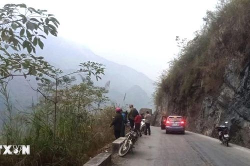 Hà Giang: Xe ôtô lao xuống vực sâu 200m, khiến 2 người thương nặng