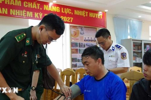 Thuyền viên tàu CM 46799A tri ân lực lượng chức năng và tàu cá Việt Nam