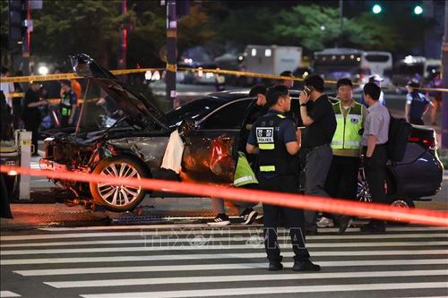 Lao xe tại khu chợ truyền thống ở thủ đô Seoul, nhiều người bị thương