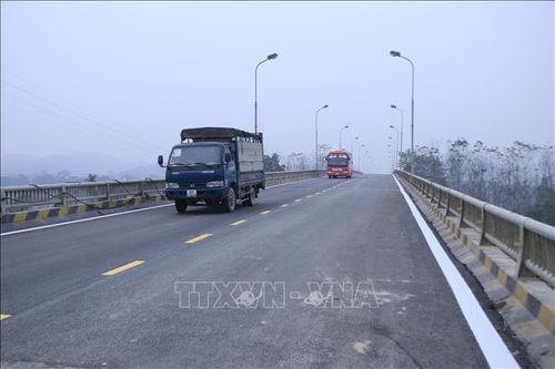 Cầu Văn Phú bắc qua sông Hồng thông xe trở lại