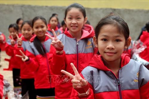 Mang mùa đông ấm tới trẻ em nghèo miền núi