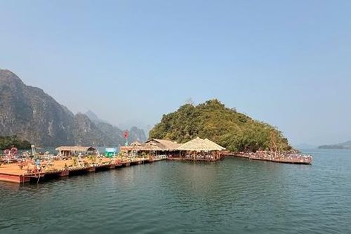 Chuyên gia gợi mở hướng đi cho du lịch lòng hồ Sơn La