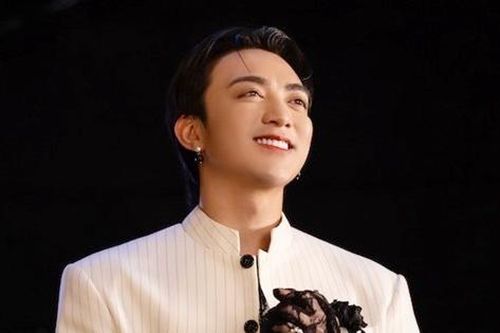 'Hoàng tử ballad' Soobin thổ lộ mong muốn bất ngờ trong MV 'Em ơi, anh nhớ nhà'