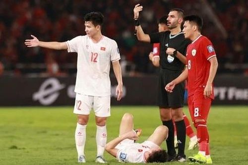 Trọng tài bắt chính trận Việt Nam và Thái Lan là vua thẻ phạt