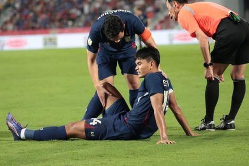 Hai ngôi sao quan trọng của tuyển Thái Lan nhập viện trước chung kết