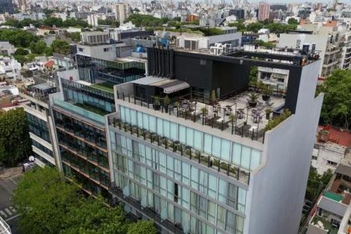 5 người bị buộc tội liên quan đến vụ nam ca sĩ ngã lầu tử vong