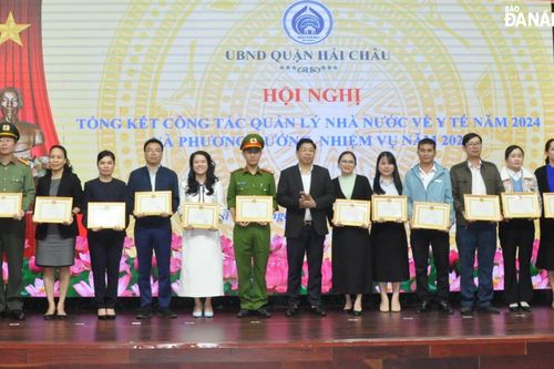 Khen thưởng các tập thể và cá nhân có thành tích trong lĩnh vực y tế