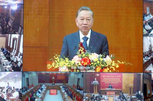 Kiên quyết đưa ra khỏi bộ máy những cán bộ không đủ điều kiện