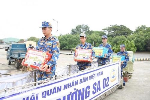 Sẵn sàng đưa Tết đến nhà giàn