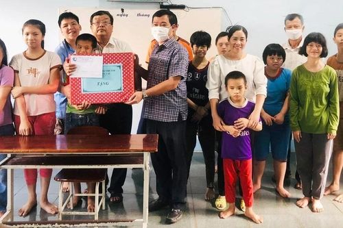 Chung tay chăm lo các đối tượng bảo trợ xã hội