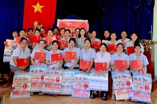 Chư Pưh: Cấp chứng chỉ đào tạo nghề may cho 25 học viên