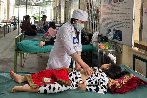 Nỗ lực kiềm chế số ca mắc sốt xuất huyết gia tăng