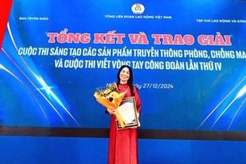Giáo viên Trường THPT Vinh Lộc đoạt giải Nhì cuộc thi viết 'Vòng tay Công đoàn'
