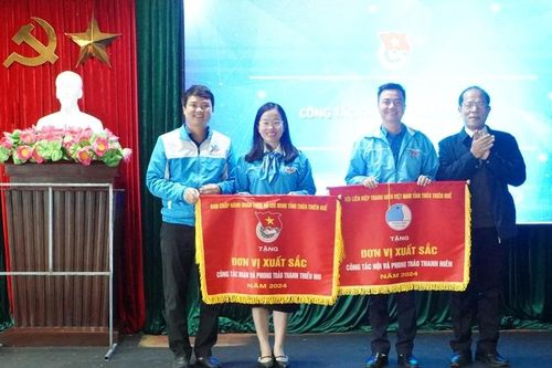 13 tập thể, cá nhân được Tỉnh đoàn tặng Bằng khen