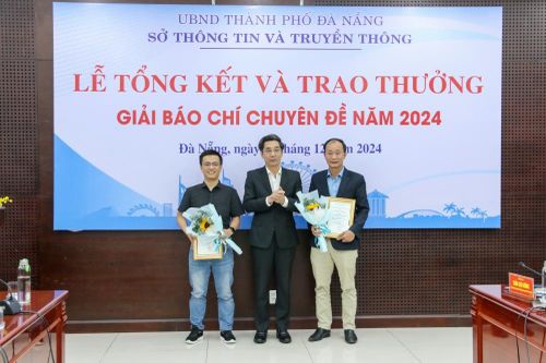 Phóng viên Thời báo Ngân hàng đoạt giải Nhất Giải Báo chí 'Xây dựng Đà Nẵng - Thành phố môi trường'