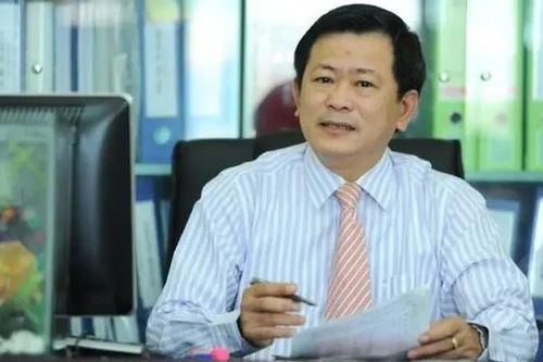 Ông Trần Đình Triển chuẩn bị hầu tòa