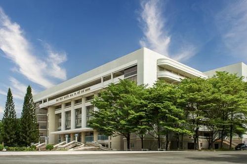 Đại học Quốc gia Thành phố Hồ Chí Minh công bố 'vượt mốc' 3.000 bài báo quốc tế trong một năm