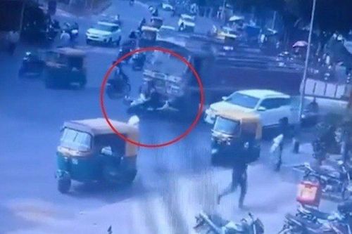 Clip: 'Quái xế' say rượu gây tai nạn khiến 2 ông cháu tử vong thương tâm