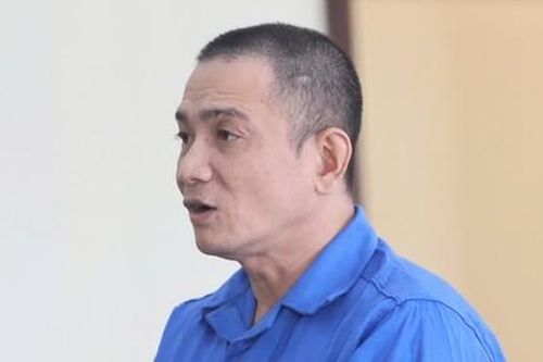 Nhân viên mang ô tô của công ty đi cầm để thỏa mãn máu 'đỏ đen'