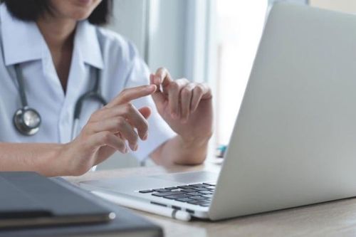 Bộ Y tế: Nhiều người tự xưng bác sĩ, tư vấn sức khỏe online gây loạn thông tin