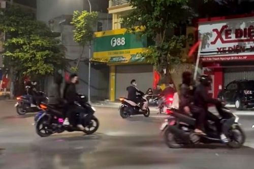 Truy tìm nhóm thanh niên mang theo hung khí đuổi đánh người đi đường lúc rạng sáng