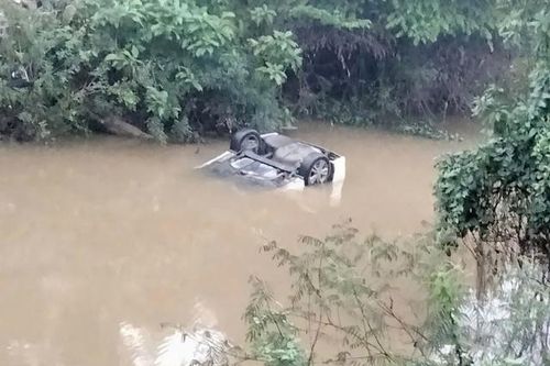 Ô tô lao xuống kênh trong đêm, hai người tử vong thương tâm