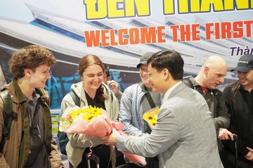 Hơn 100 hành khách 'xông đất' thành phố Huế ngày đầu năm mới