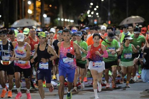 Hơn 2.000 người chạy marathon quảng bá du lịch Quảng Ngãi