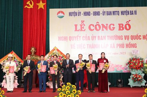 Huyện Ba Vì công bố nghị quyết và ra mắt xã Phú Hồng
