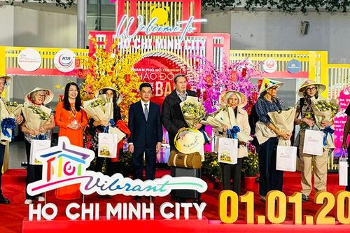 Thành phố Hồ Chí Minh đón những đoàn khách du lịch 'xông đất' đầu năm